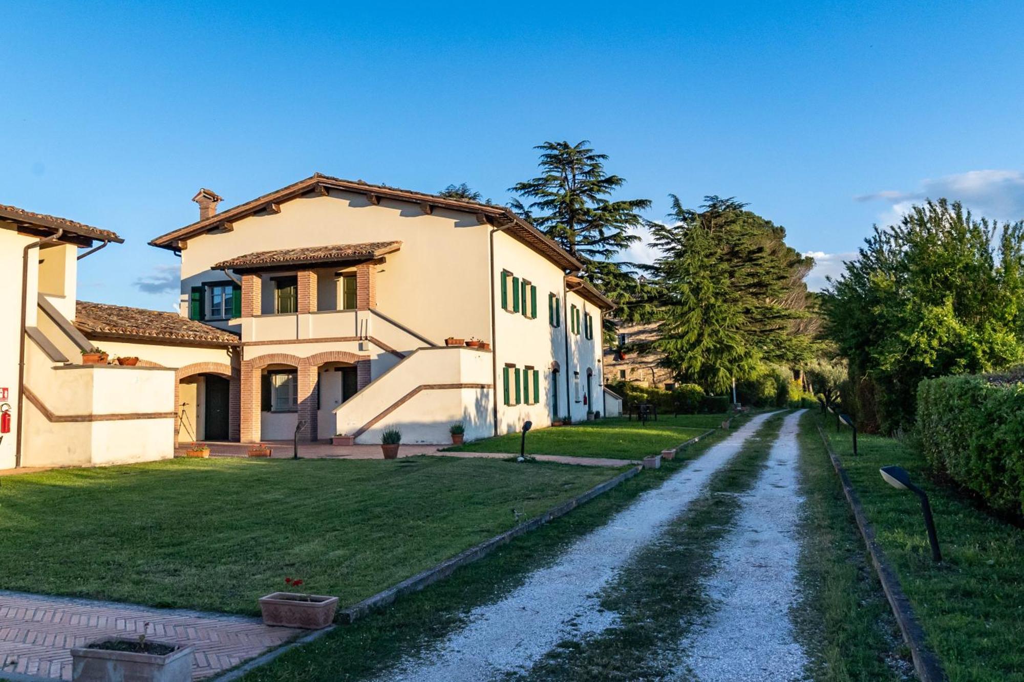 Tenuta Borgo San Michele Gubbio Bagian luar foto
