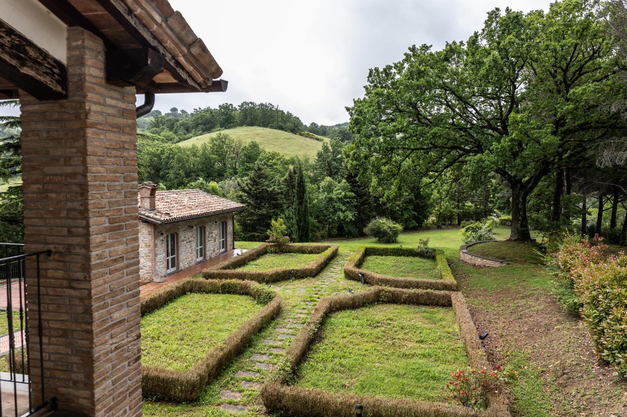 Tenuta Borgo San Michele Gubbio Bagian luar foto