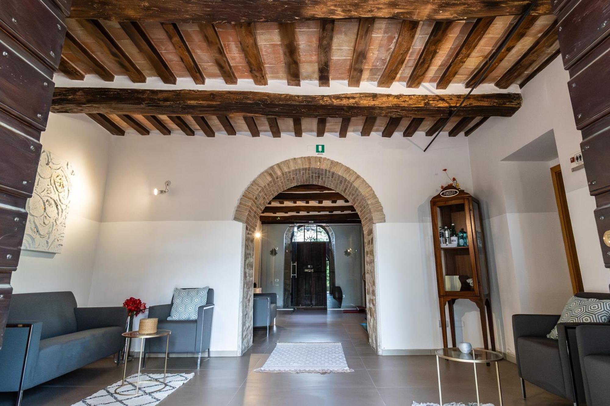 Tenuta Borgo San Michele Gubbio Bagian luar foto