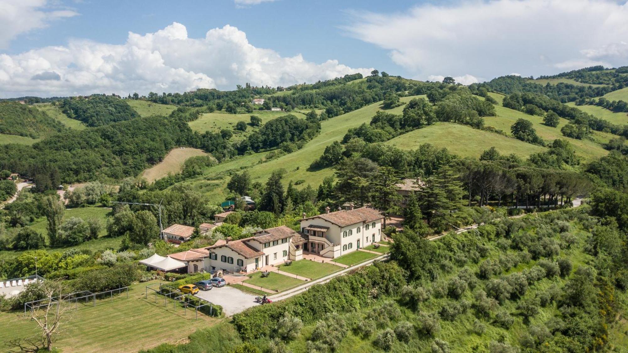 Tenuta Borgo San Michele Gubbio Bagian luar foto
