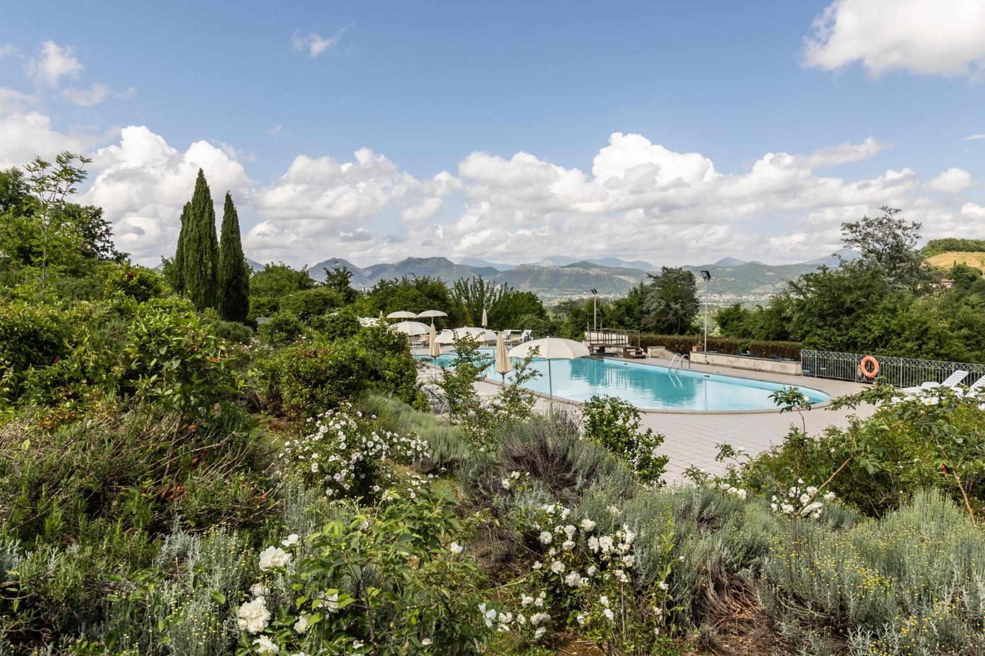 Tenuta Borgo San Michele Gubbio Bagian luar foto