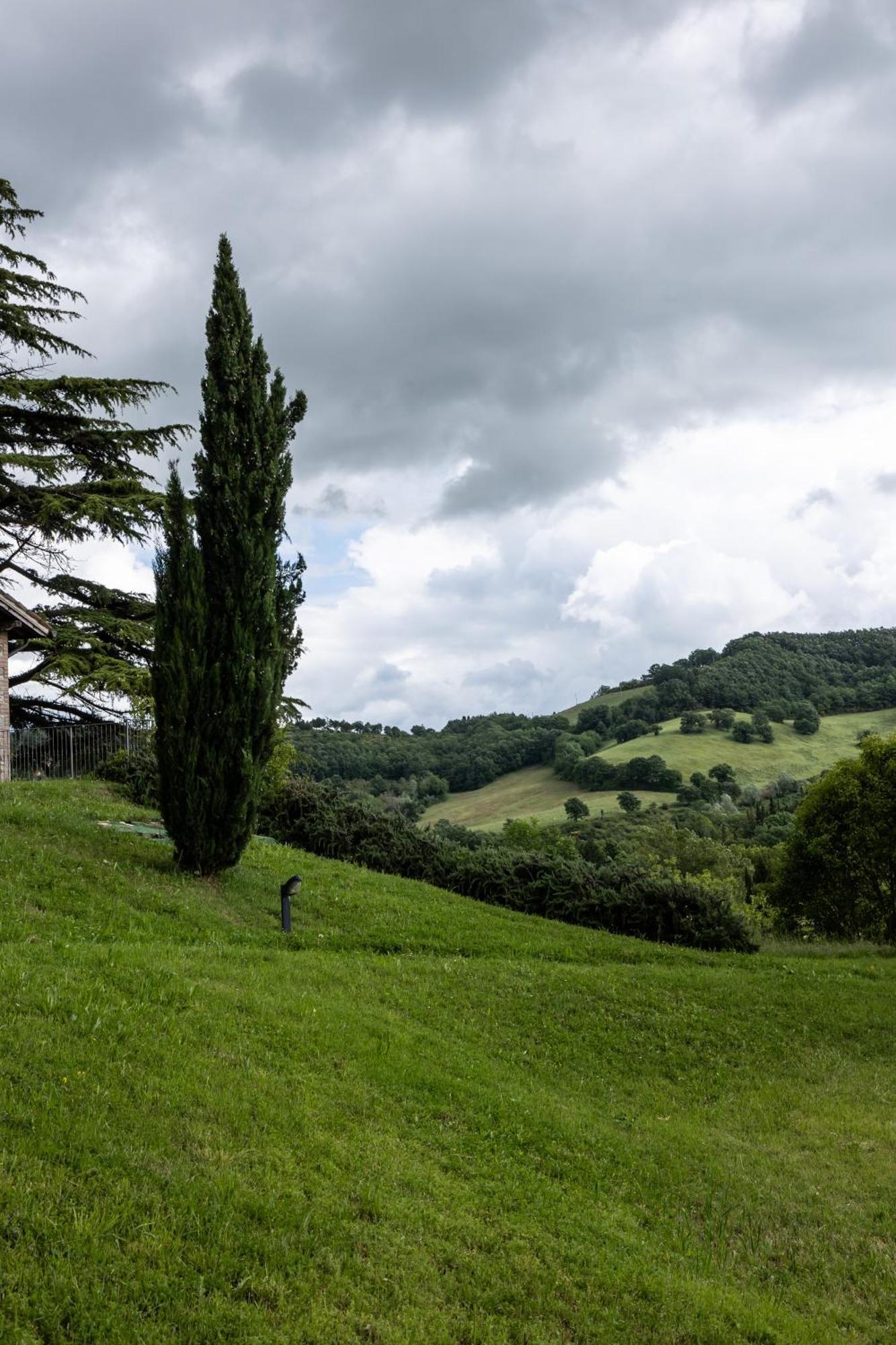 Tenuta Borgo San Michele Gubbio Bagian luar foto